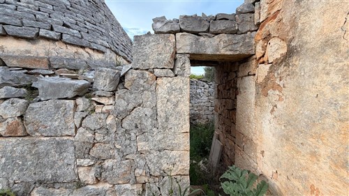 P  R  E  Z  Z  O    R  I  B  A  S  S  A  T  O  -  Corpo di 4 Trulli con 2 depositi